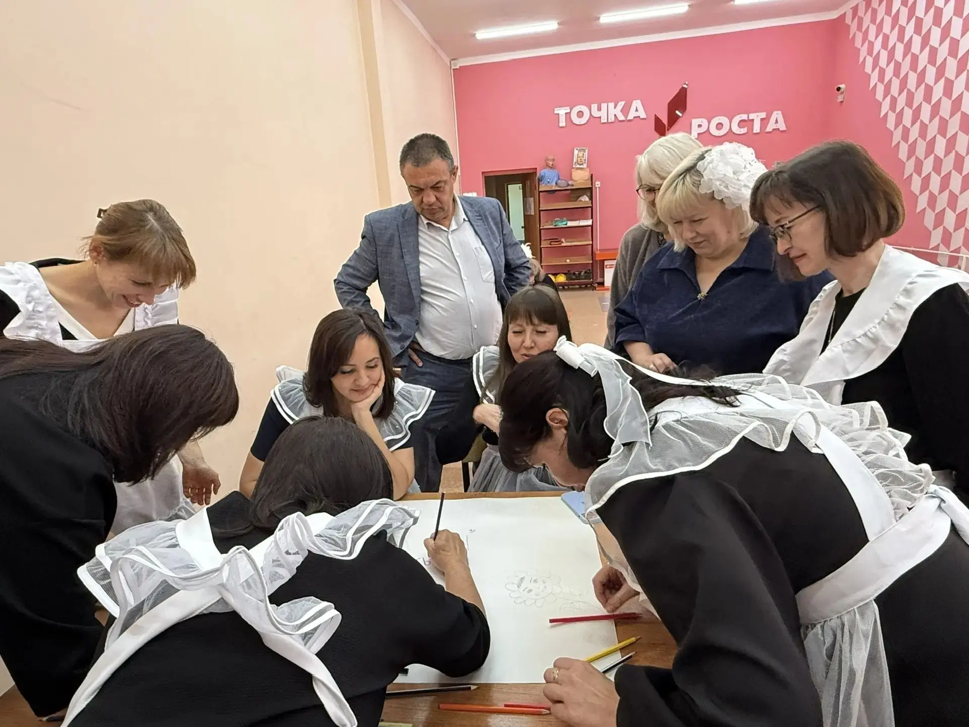 ✨ В школе №3 Мамадыша День учителя отметили Днём самоуправления и праздничным концертом