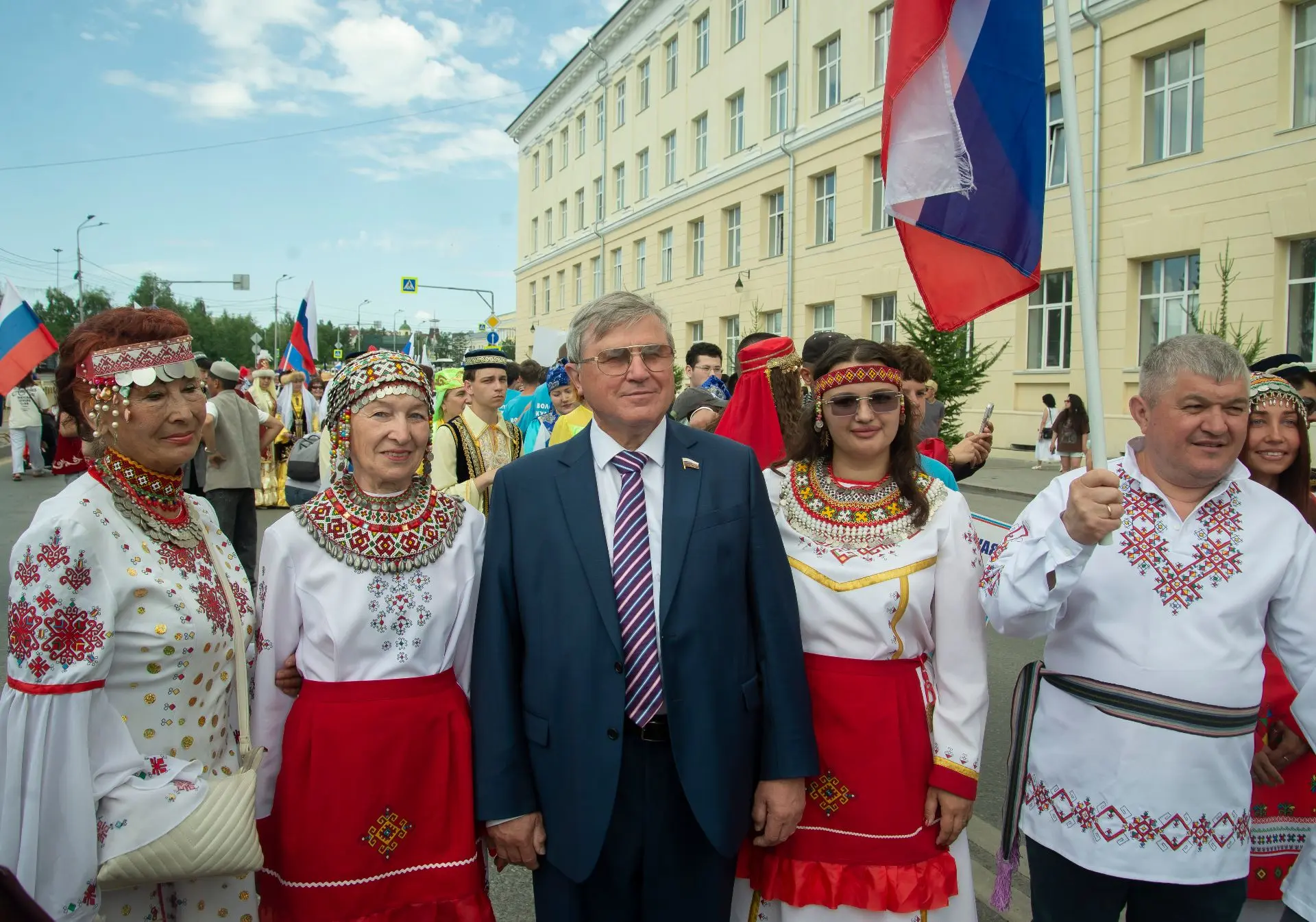 Хотел бы поделиться фотографиями с теми, кто не из моего родного Омска, и показать наш город, точнее
