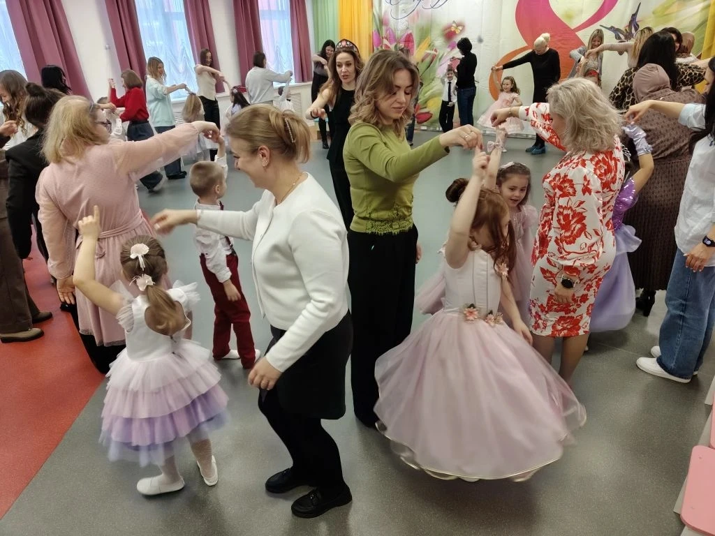 🌞Море улыбок и веселья в начале весны!  ⚘️В преддверии праздника весны и красоты воспитанники старши