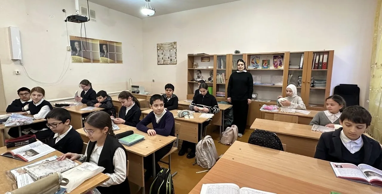 ⚡️Заместитель директора Природного парка «Верхний Гуниб» Саида Хизриева провела экоурок для шестикла