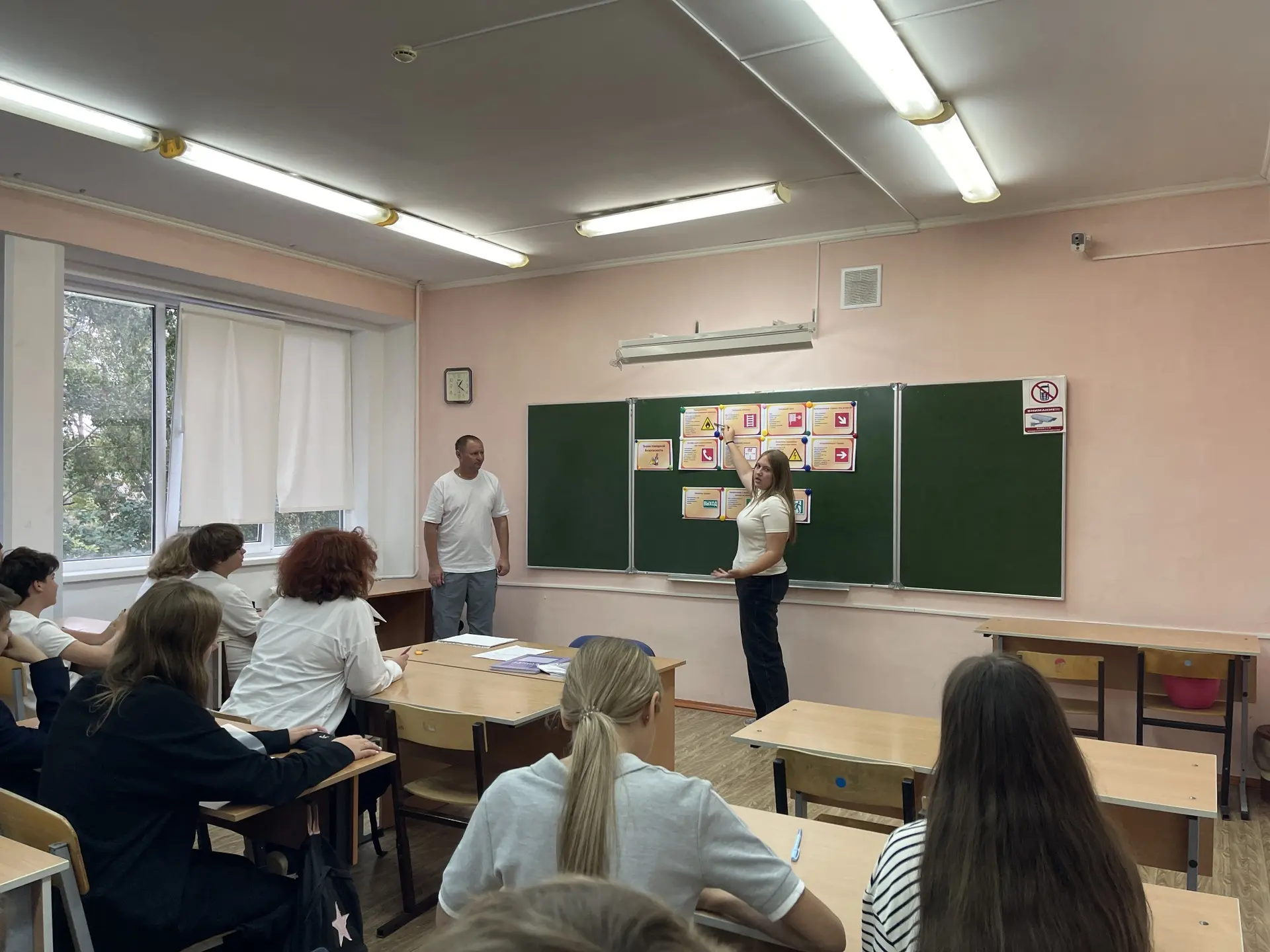 Старшеклассники находятся на этапе перехода к самостоятельной жизни: многие начинают са...