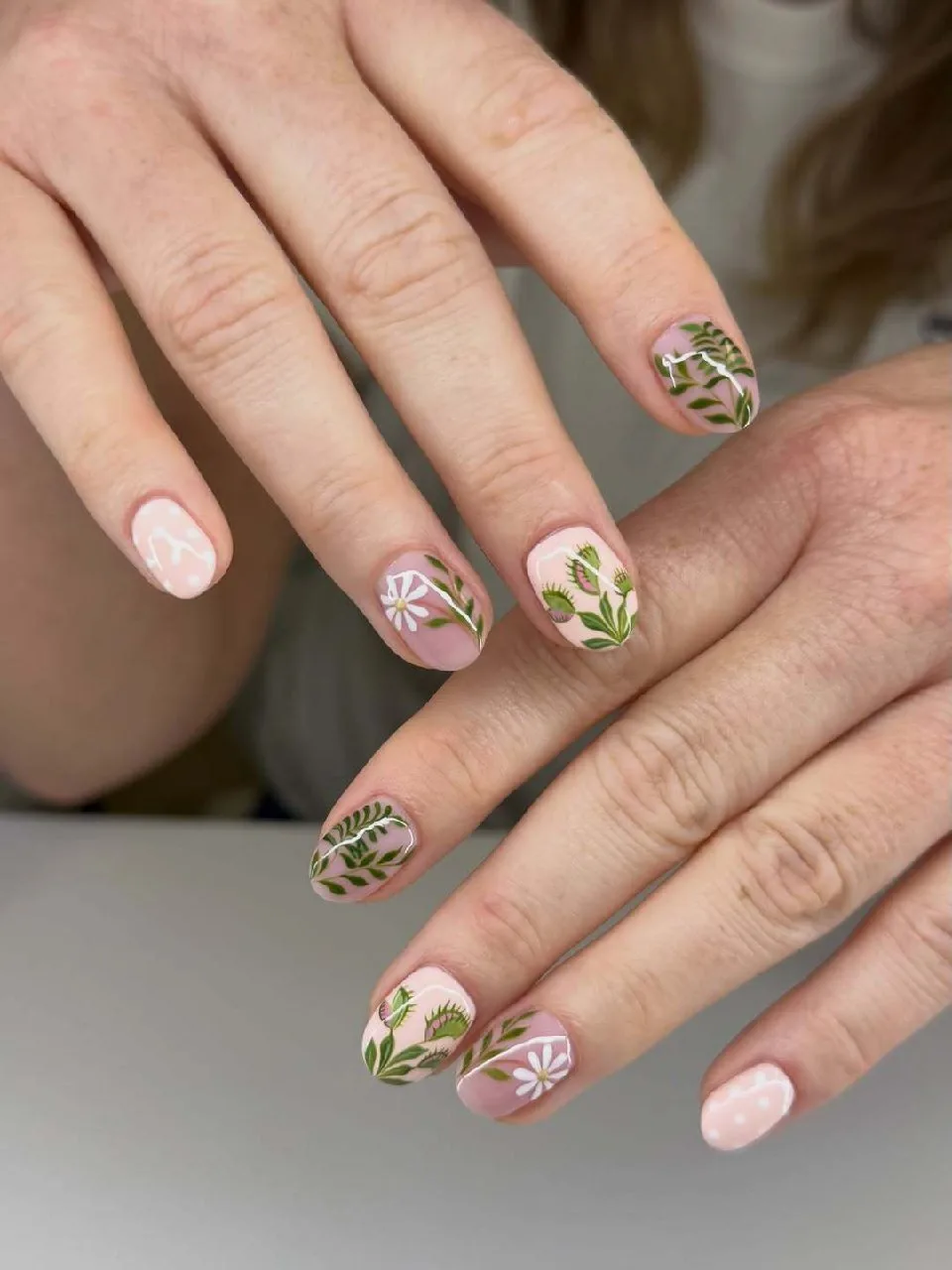 🌿🌱🪰

Мастер embellishednails_byely

💅 Ногти