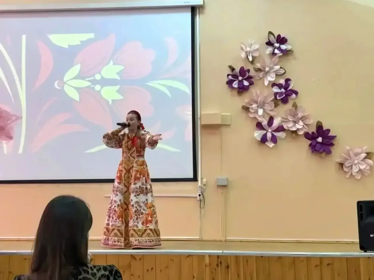 Сегодня в школе прошёл яркий праздник, посвященный Международному женскому дню 8 Марта, который объе