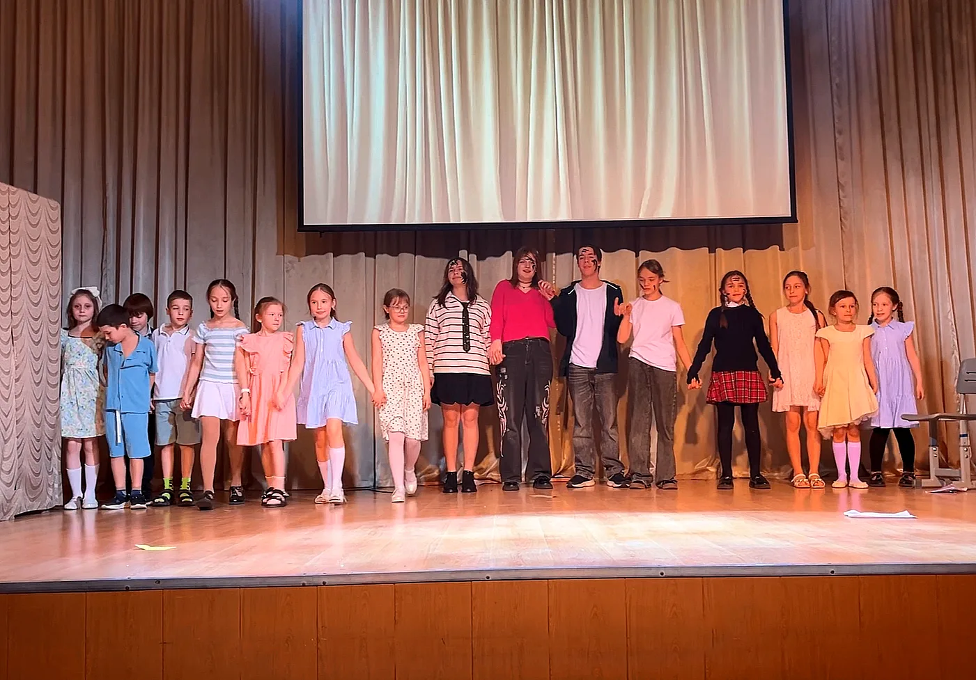 Западное крыло  🎭 В школьном корпусе на Путевом состоялась долгожданная премьера спектакля «Западное