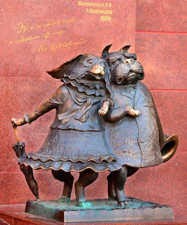 Влюблённые собачки в Краснодаре ❤️

По задумке авторов, «гуляющие собачки» призваны поднимать настро