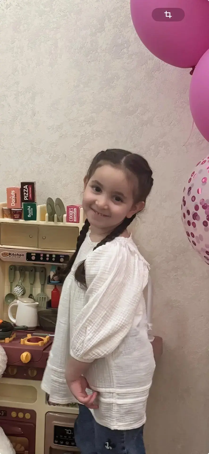 Сегодня мы поздравляем нашу именинницу, Саркисян Элину 🩷

С днем рождения, солнышко,
Девочка — крас