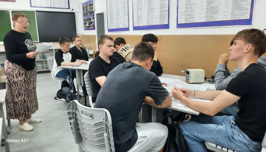 ⚙️Четвёртый день смены "Инженеры" для одиннадцатиклассников!

🎓Сегодняшний день был посвящён практи