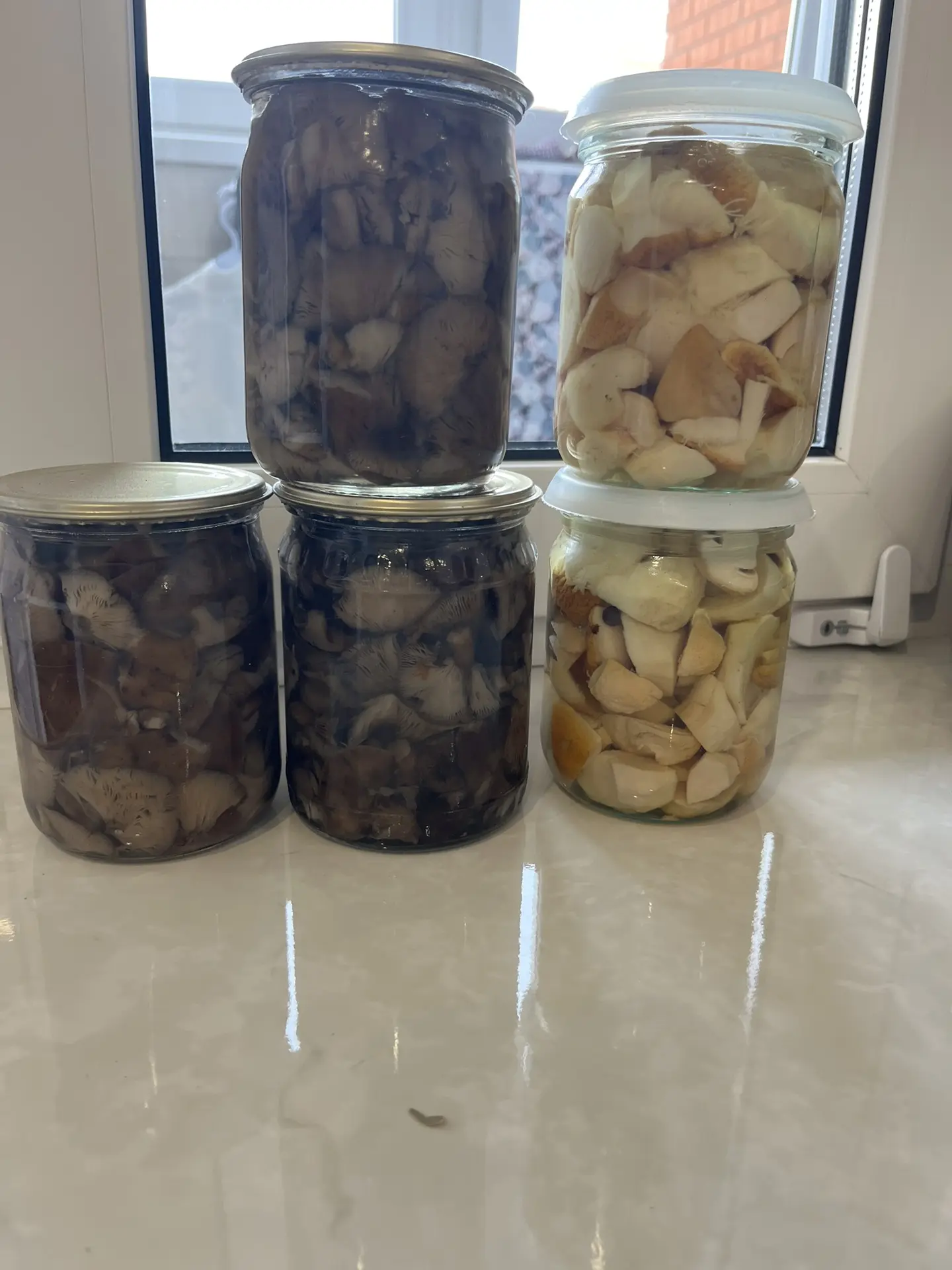Продаю маринованные белые грибы по 0,5-550₽,опята 0,5-500₽,доставка от 2х банок, универ...