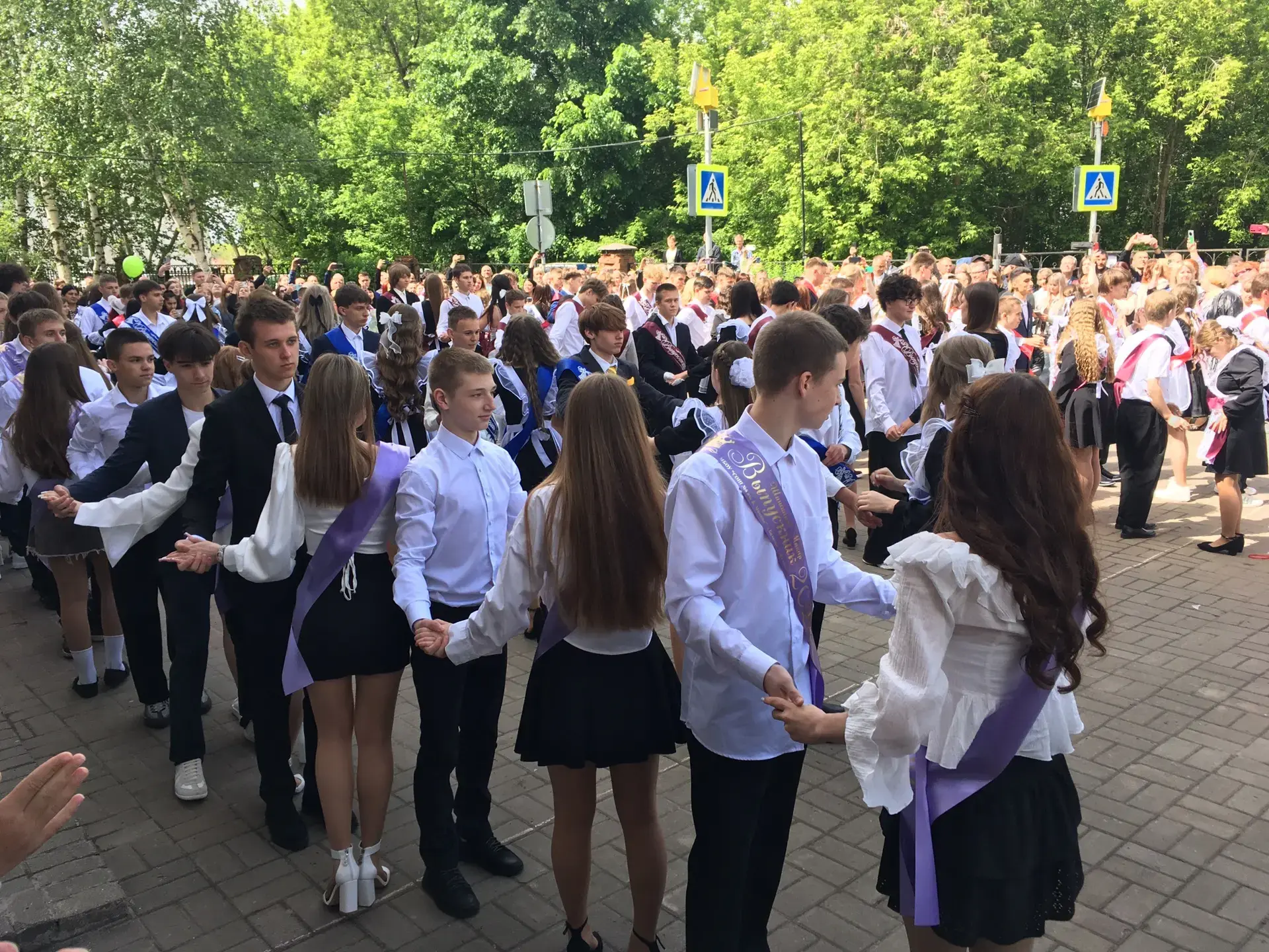 Выпускной ринг 9 классов 🎓✨  Уважаемые педагоги, родители и учащиеся!  В нашей школе состоялся выпус