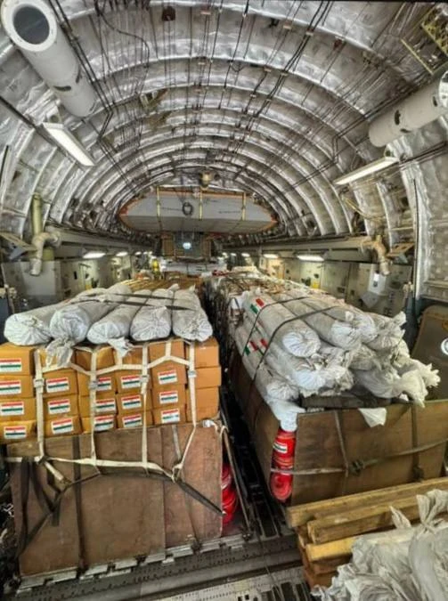 Два военно-транспортных самолета ВВС Индии доставили в Катманду 47,5 тонн гуманитарной ...