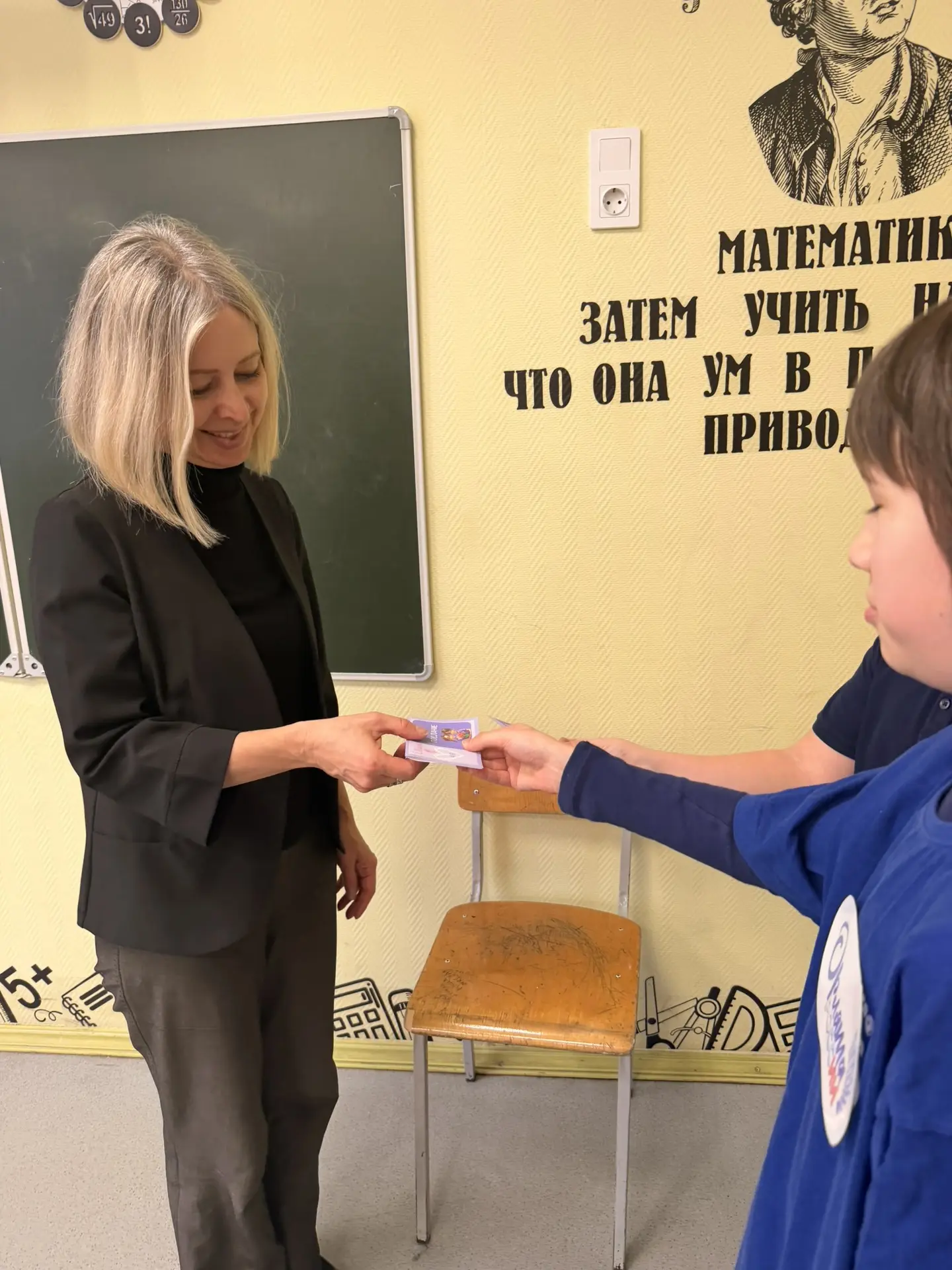 🪽 ОРЛЯТА РОССИИ 🪽  Наши «Орлята России» накануне 8 Марта решили приятно удивить своих учителей.   🌸Р