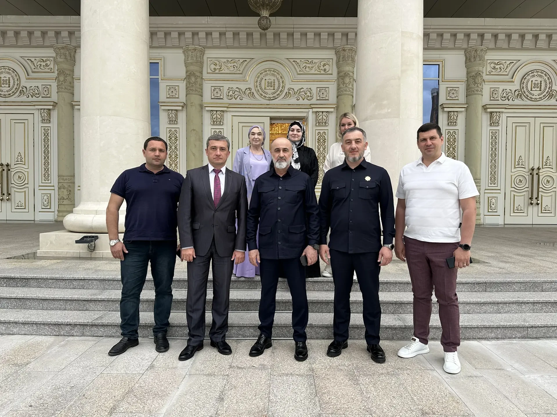 В рамках года единства народов России председатель комитета по культуре администрации В...