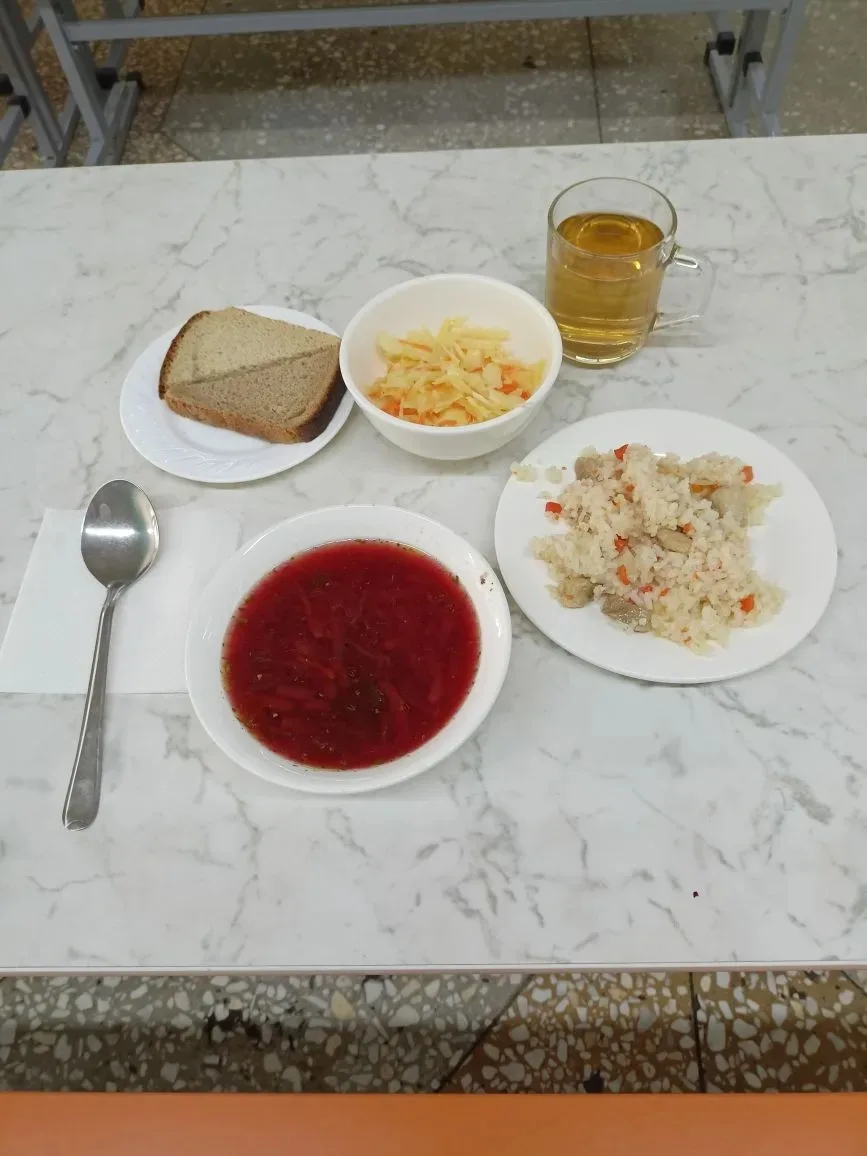 Обед в лагере "Улыбка"