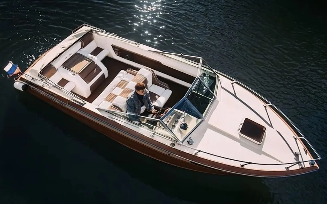 Скорпион
👴 до 7 человек
⚓️ Фонтанка
🚾 Туалет ➕
💳 от 12 000 час

https://78kater.ru/katera/skorpio
