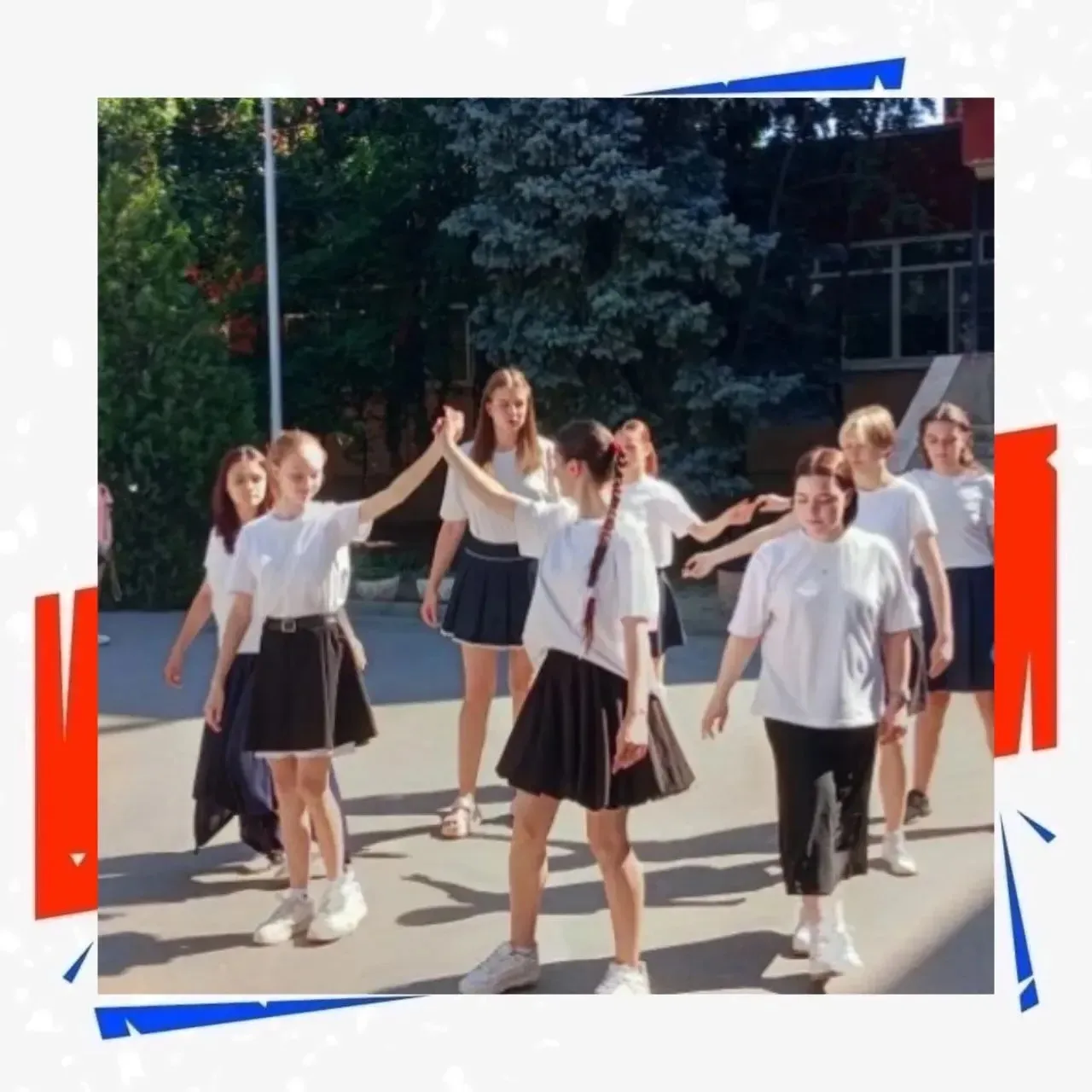 С любовью к Родине 🤍

🇷🇺 Сегодня в лагере «Цветочный город» прошла торжественная линейка поднятия