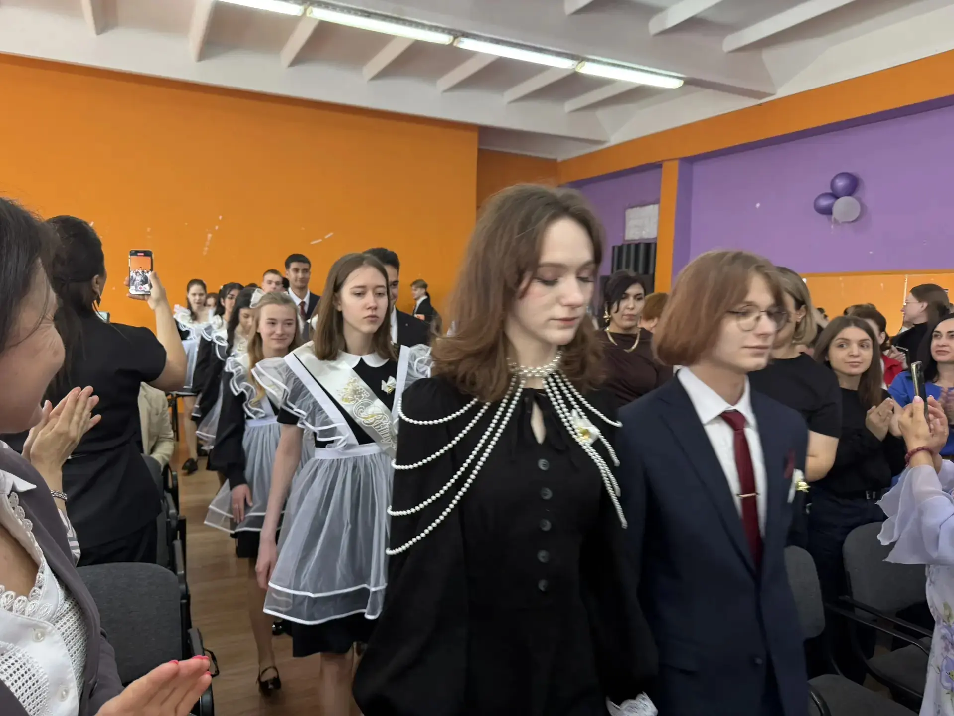Последний школьный день: напутствия и поздравления выпускникам Сегодня школа провожала своих одиннад