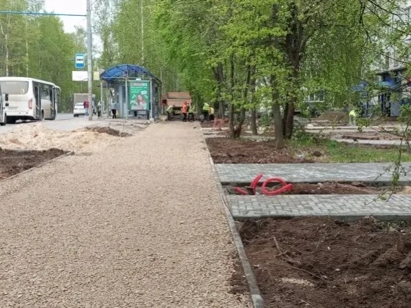 Пешеходная зона по нечётной стороне ул. Строителей от дома 3 до ул. Прохорова обретает новые очертан