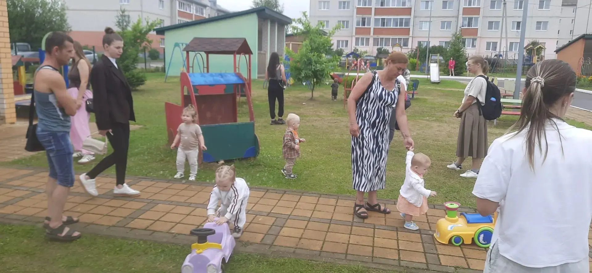 Первое знакомство с малышом… насколько оно волнительно: для него, для родителей и для нас, воспитате