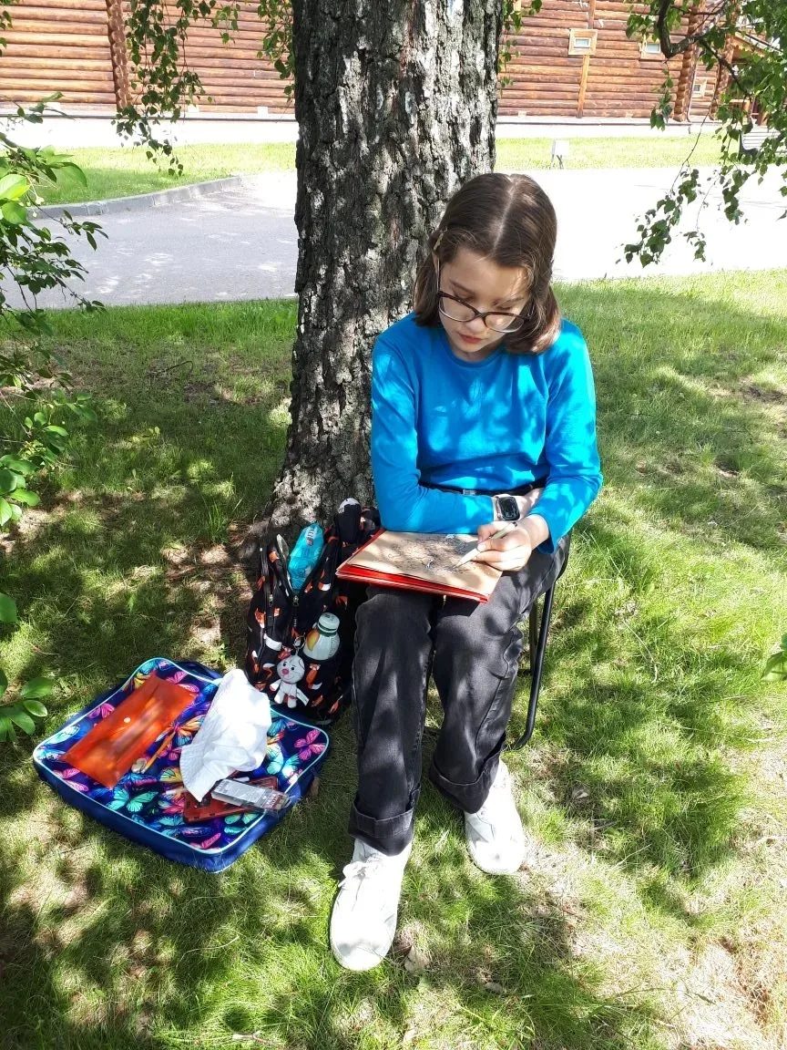 🔹Учащиеся отделения изобразительного искусства со своими педагогами Петровой Анной Викторовной и Зи
