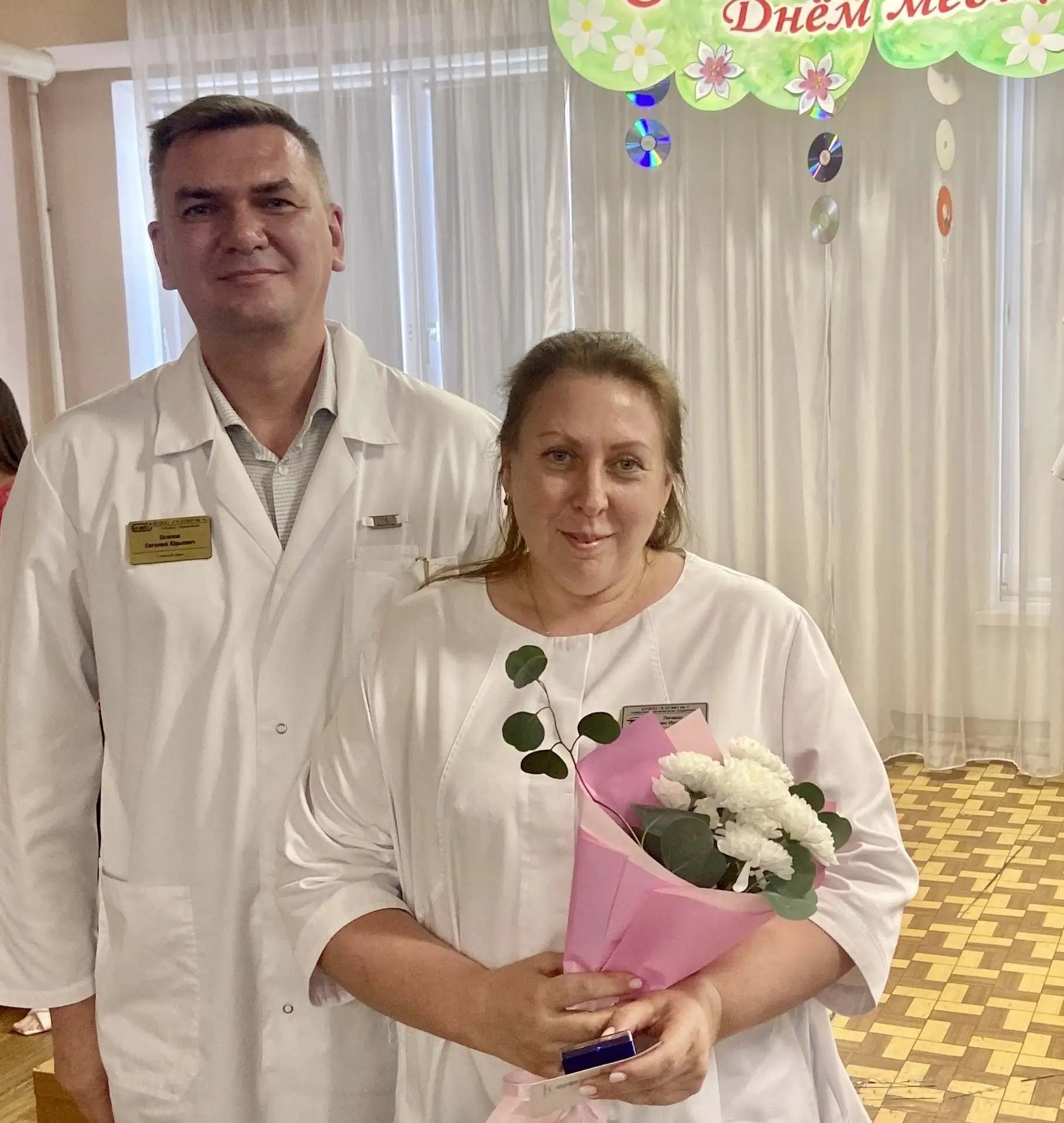 28 лет посвятила отделению, где лечат и выхаживают тяжелых пациентов, медицинская сестра Юля Ивановн