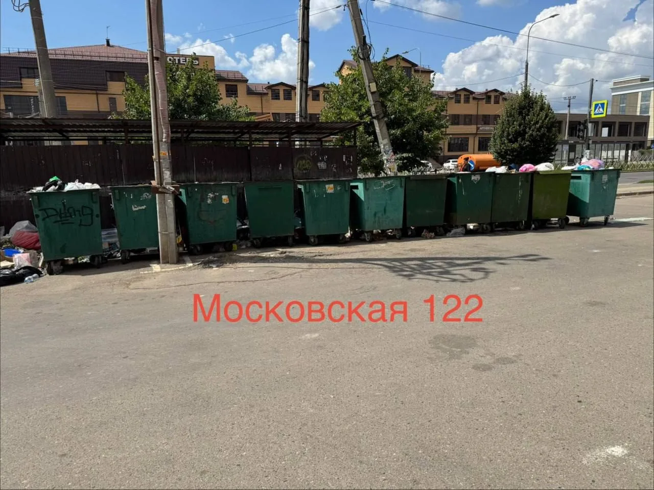 Краснодарцы жалуются на завалы мусора на двух улицах

Жители просят помочь с вывозом мусора. По слов