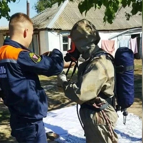Ростовские спасатели подняли тела двух мужчин из канализационной ямы