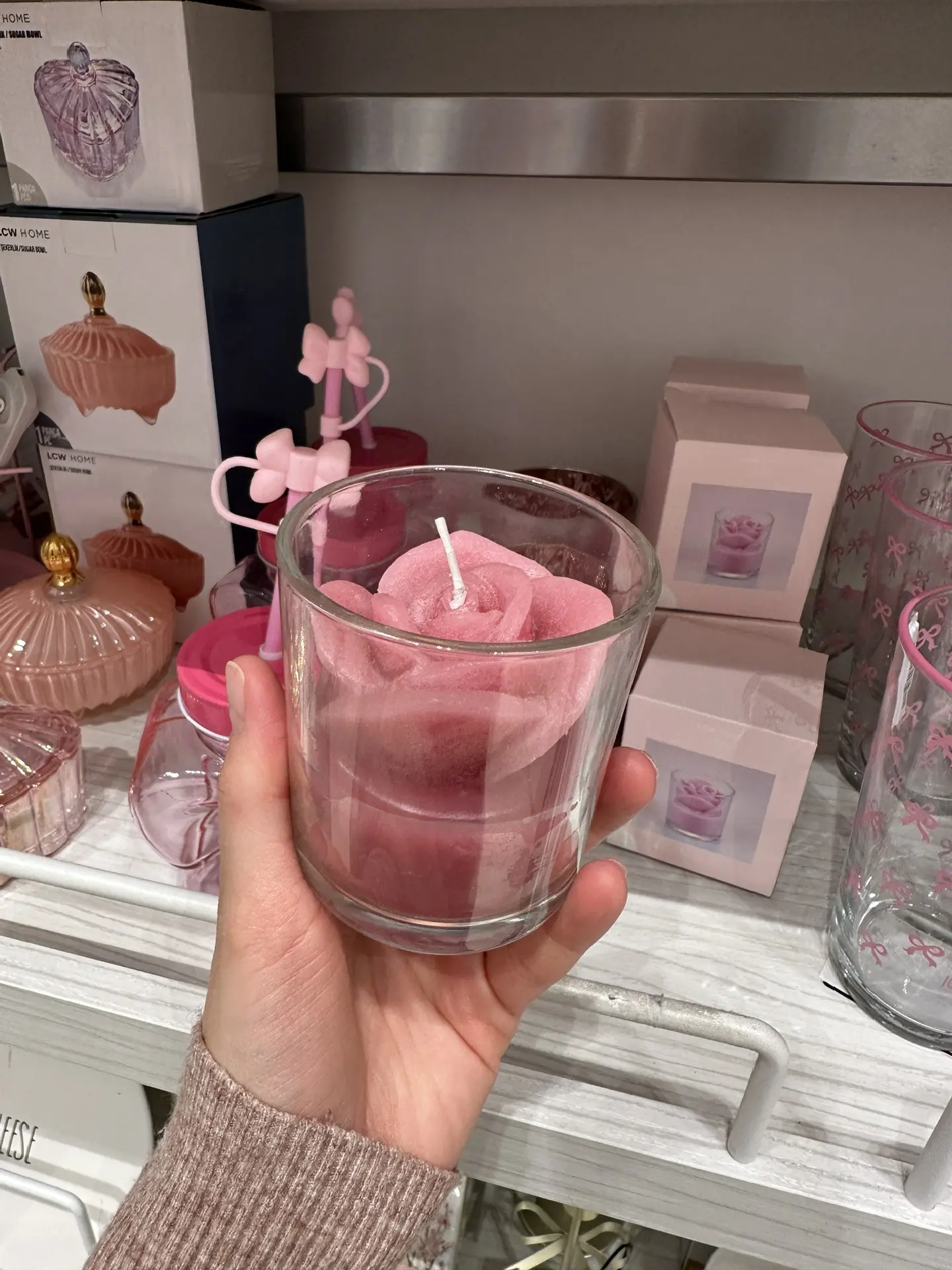 Очень милая весенняя коллекция для дома в LC Waikiki 🌸   От покупок посуды остановила только жуткая 