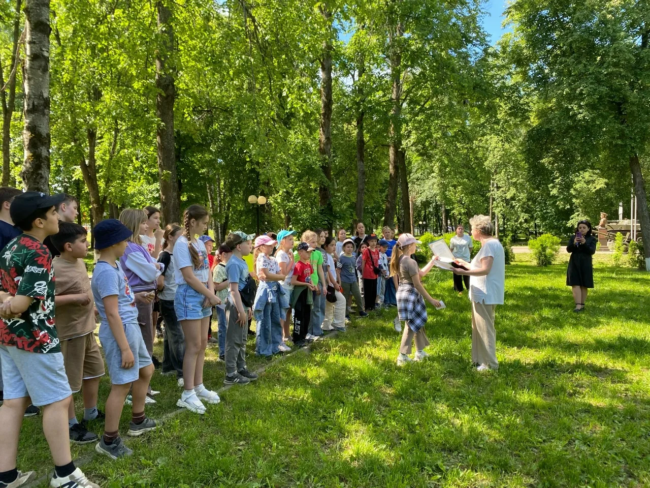 Маршрутные листы заполнены, станции пройдены! 🧩

Целый день в лагере кипела жизнь: команды носились