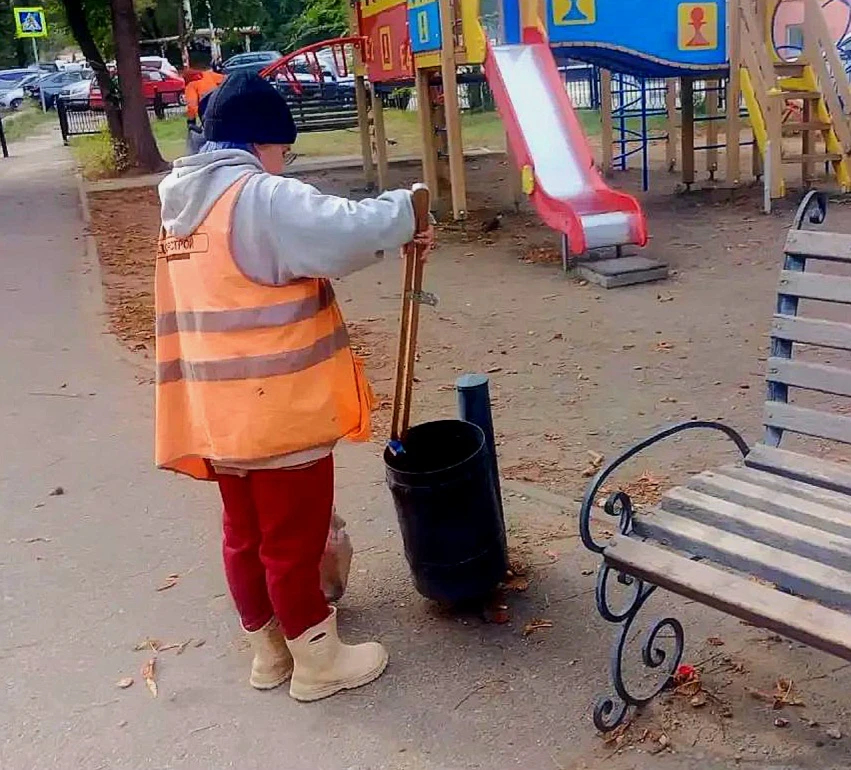 🌳Работы по содержанию парков и скверов в Ленинском районе продолжаются.