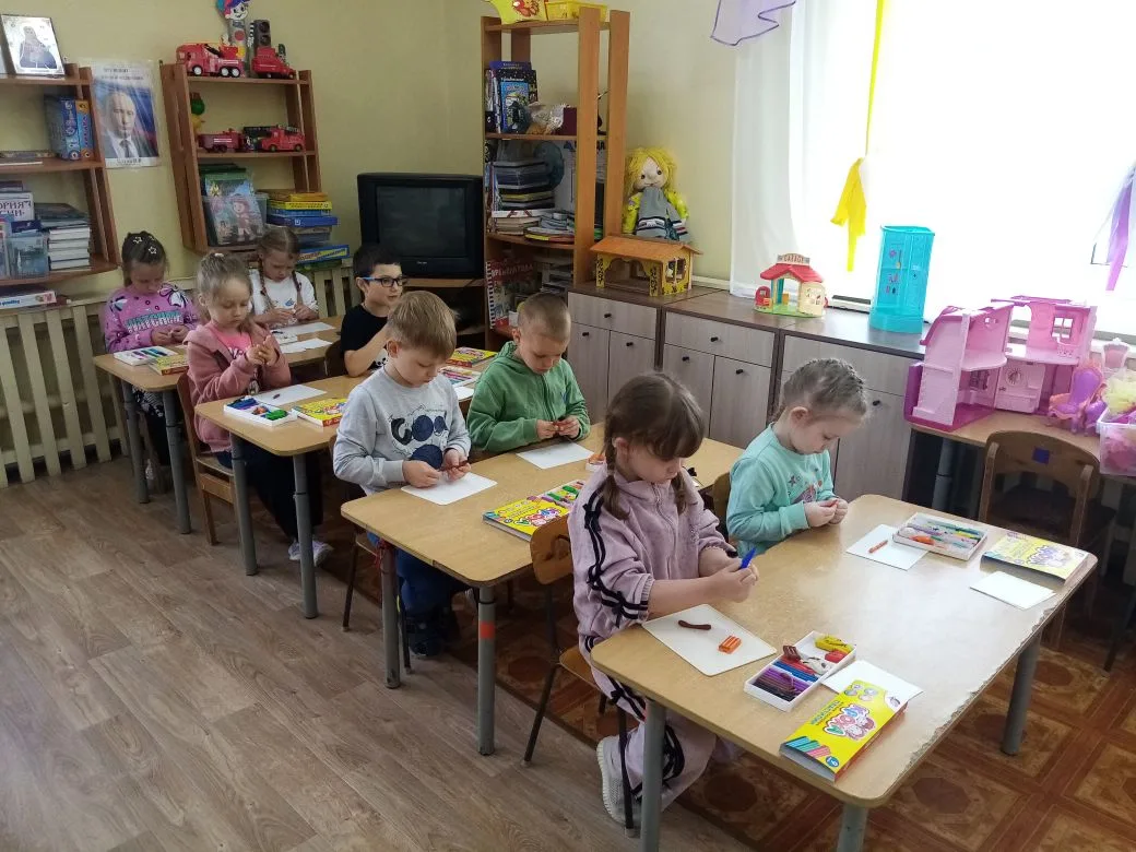 В старшей группе "Солнышко" продолжается работа по реализации программы духовно - нравс...