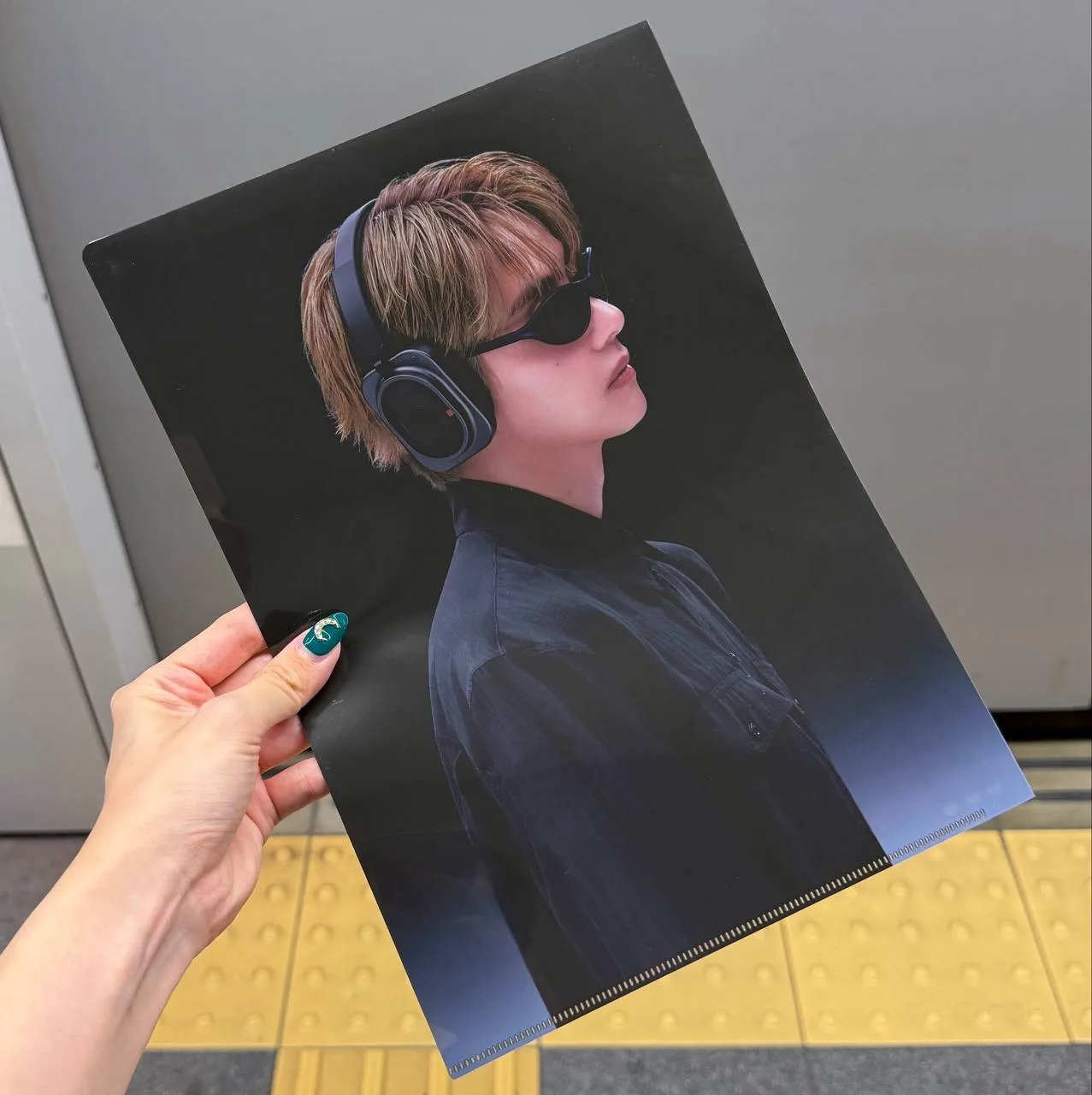 В честь выхода Nothing Headphone (1) Pro и назначения V глобальным амбассадором… — публикация канала «🪭 Чо там сегодня у Бантанов 🏊‍♂️ Keep Swimming»