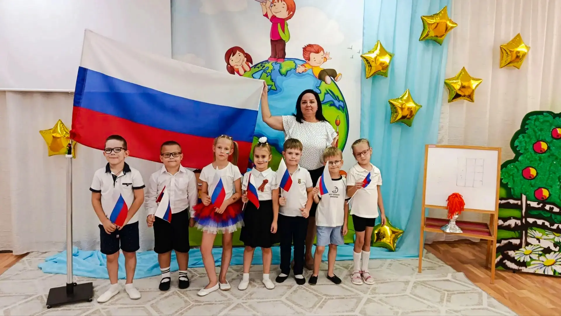 📣Ко Дню Государственного Флага в МДОУ д/с №92 прошло праздничное мероприятие.🇷🇺