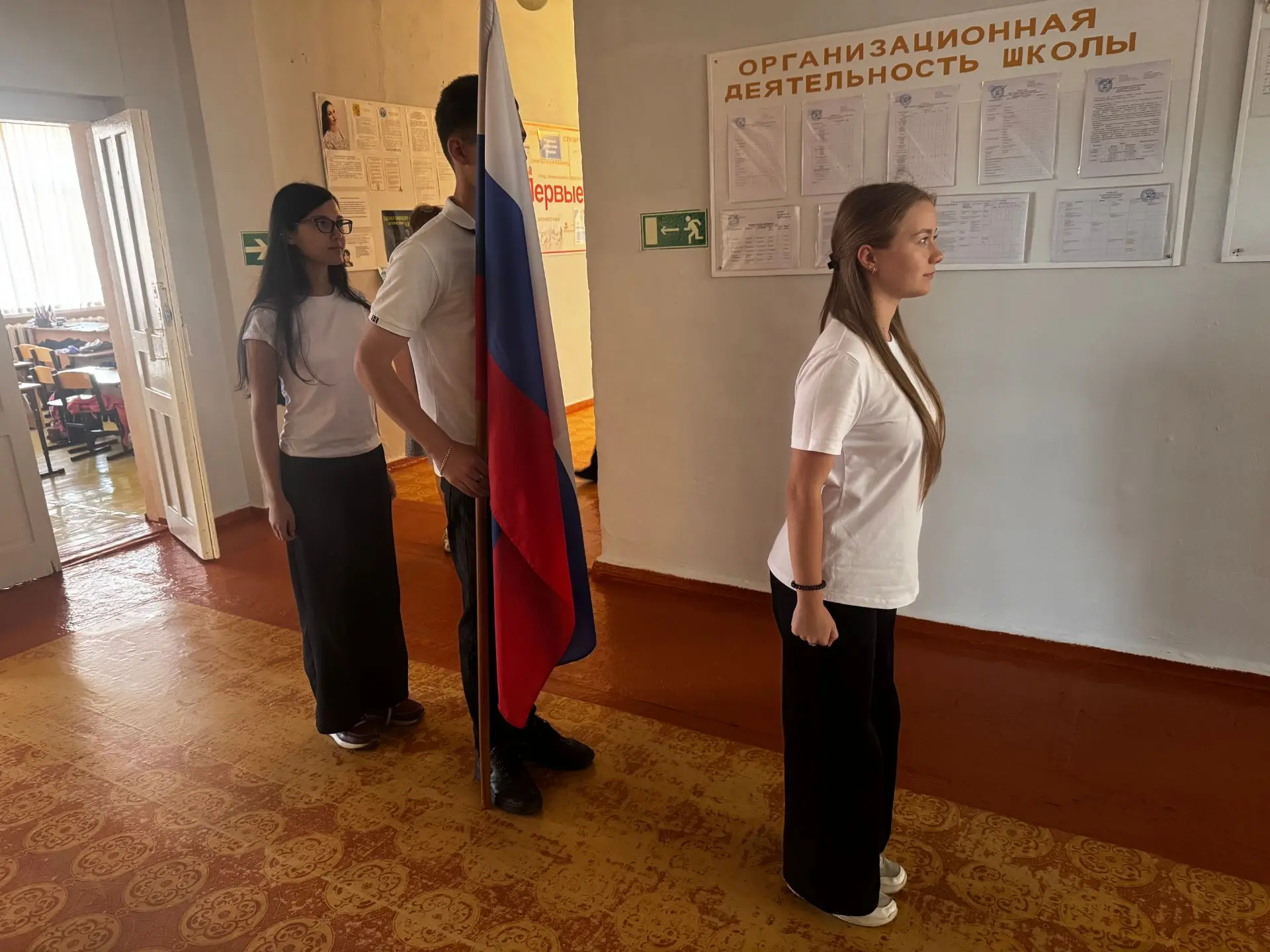 ✅Сегодня утро понедельника в Отрадненской школе началось с традиционной общешкольной ли...