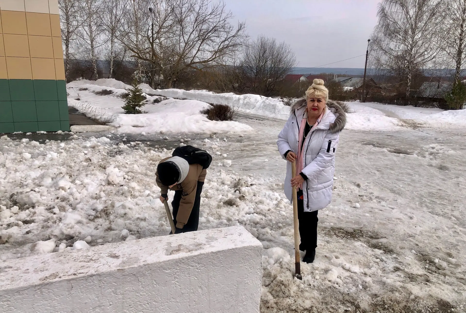 Школа с. Засечное: Весенний субботник/Приглашаем еще!  Снега в этом году так много, что зимние  субб