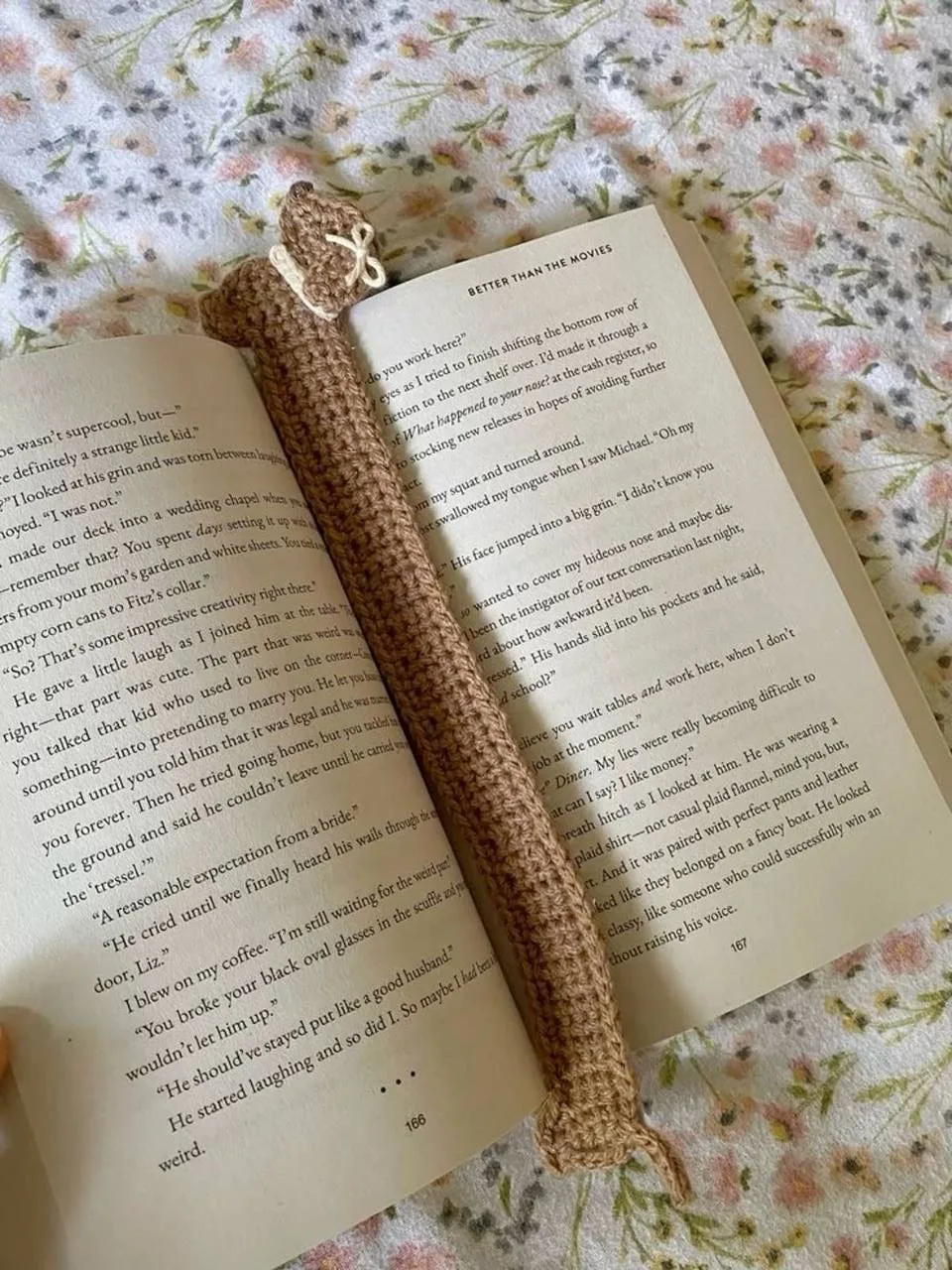 Вязание закладок 🌟

Что нужно:
• пряжа
• крючок или спицы
• ножницы
• игла для сшивания кончиков

И