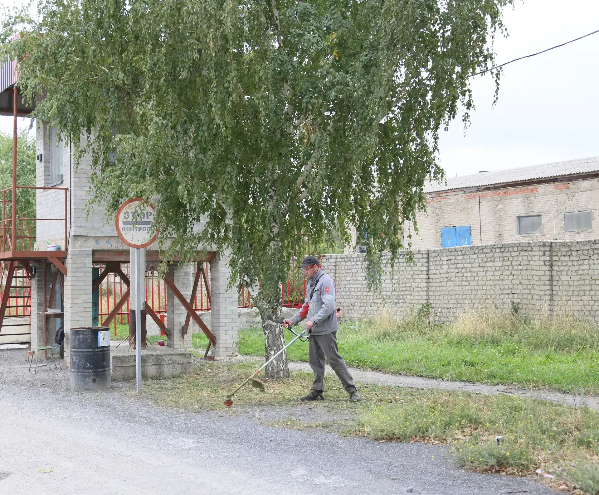 Летняя кампания по благоустройству, экологии и профилактике пожаров на КРУ

🔸 На предприятии продол