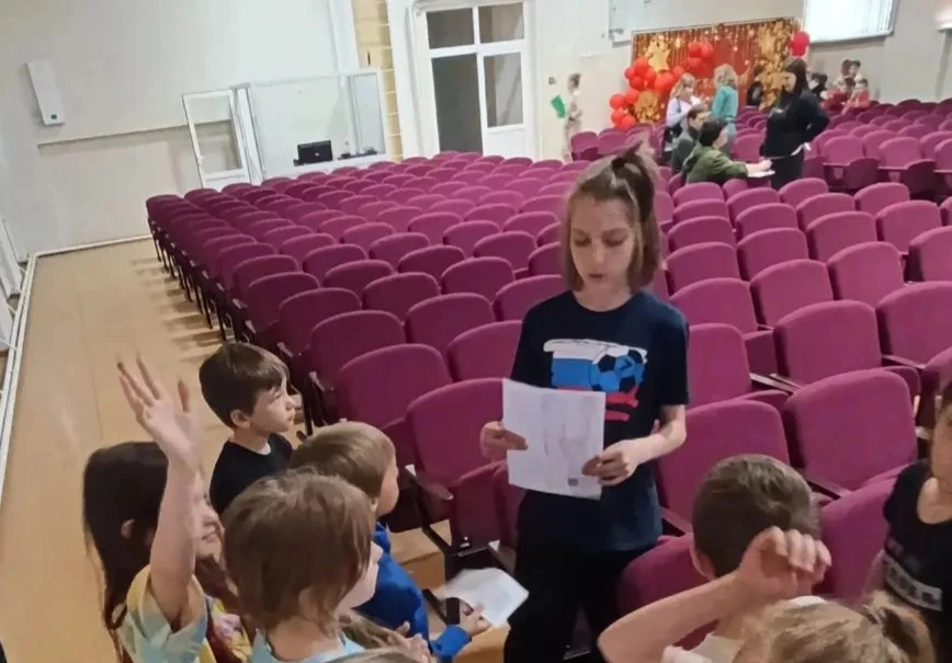 Да. Сегодня весь день шёл дождь... Ну и отлично! Летний лагерь "Созвездие" и в такую по...
