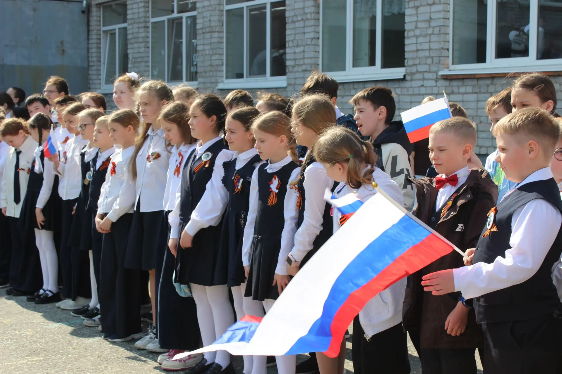 ДЕНЬ ПОБЕДЫ🕊  📣 Сегодня в нашей школе царила особенная атмосфера — атмосфера памяти и благодарности.