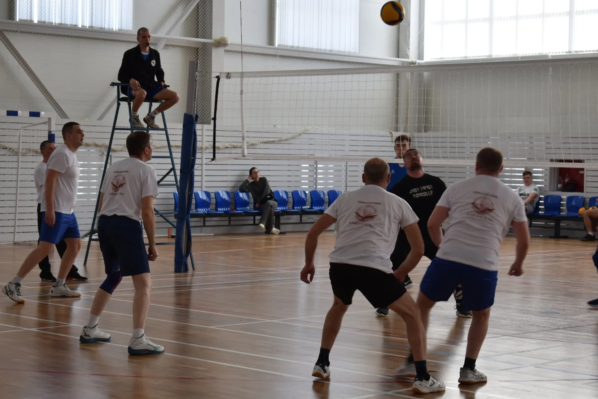🏐 В спорткомплексе «Акчарлак» завершился захватывающий волейбольный турнир, объединивш...