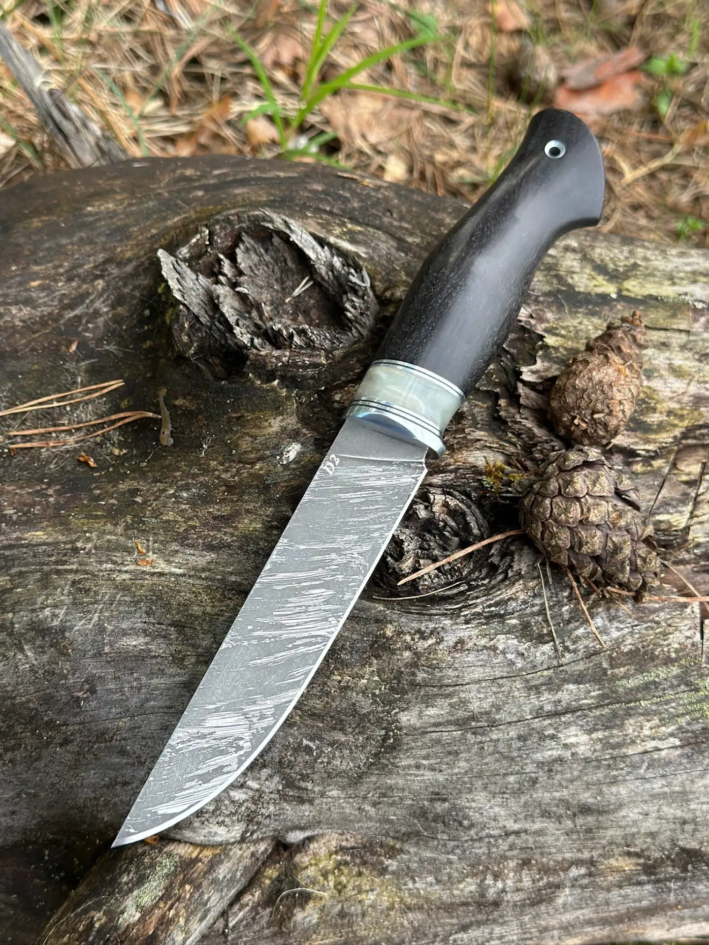 ⚔️ Нож «Путник» из стали D2 

▫️ Сталь обладает агрессивным резом и хорошо держит заточку. 
▫️ Рукоя
