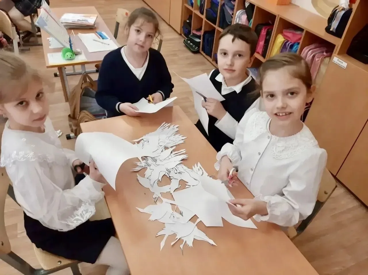 🕊 Окна Победы  Ежегодно миллионы окон по всей России превращаются в пространство памяти о подвигах т