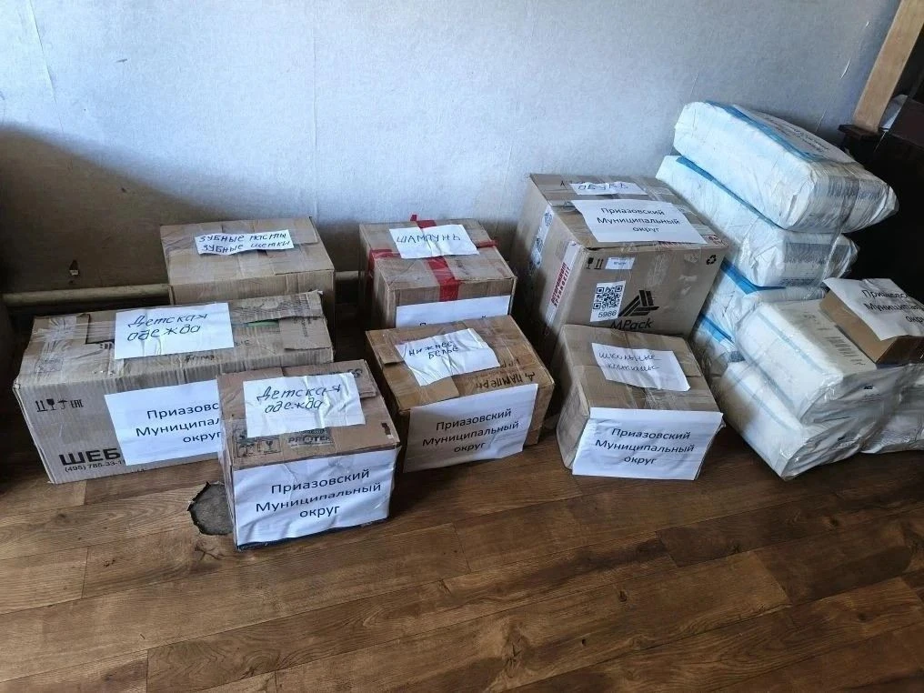 Жители Приазовского округа передали гуманитарную помощь в региональное отделение Единой России

Секр