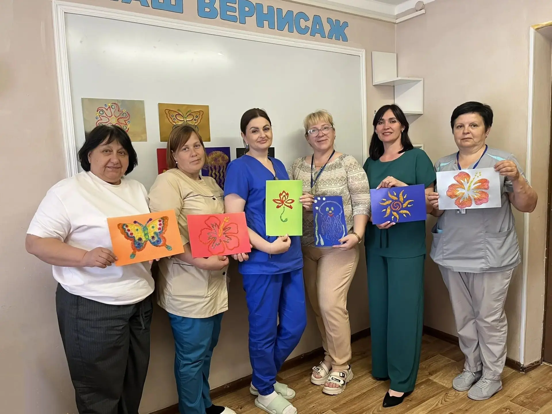💥Мастер-класс «Рисование солью»
 
✅Для педагогов реабилитационного центра был проведен мастер-класс