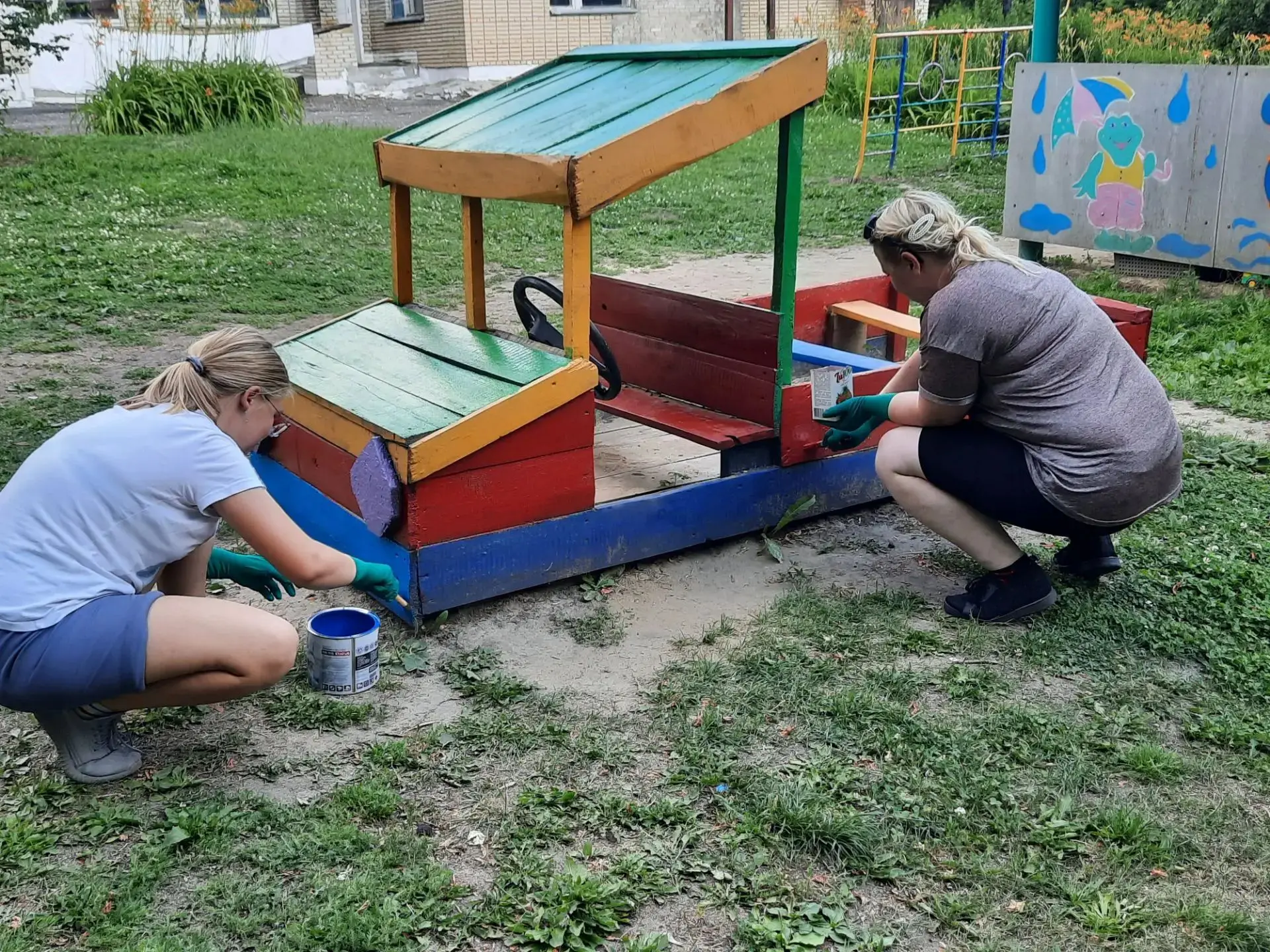 ✅В нашем детском саду идёт полным ходом подготовка к приемке.💪💪💪 Родители младшей и старшей групп