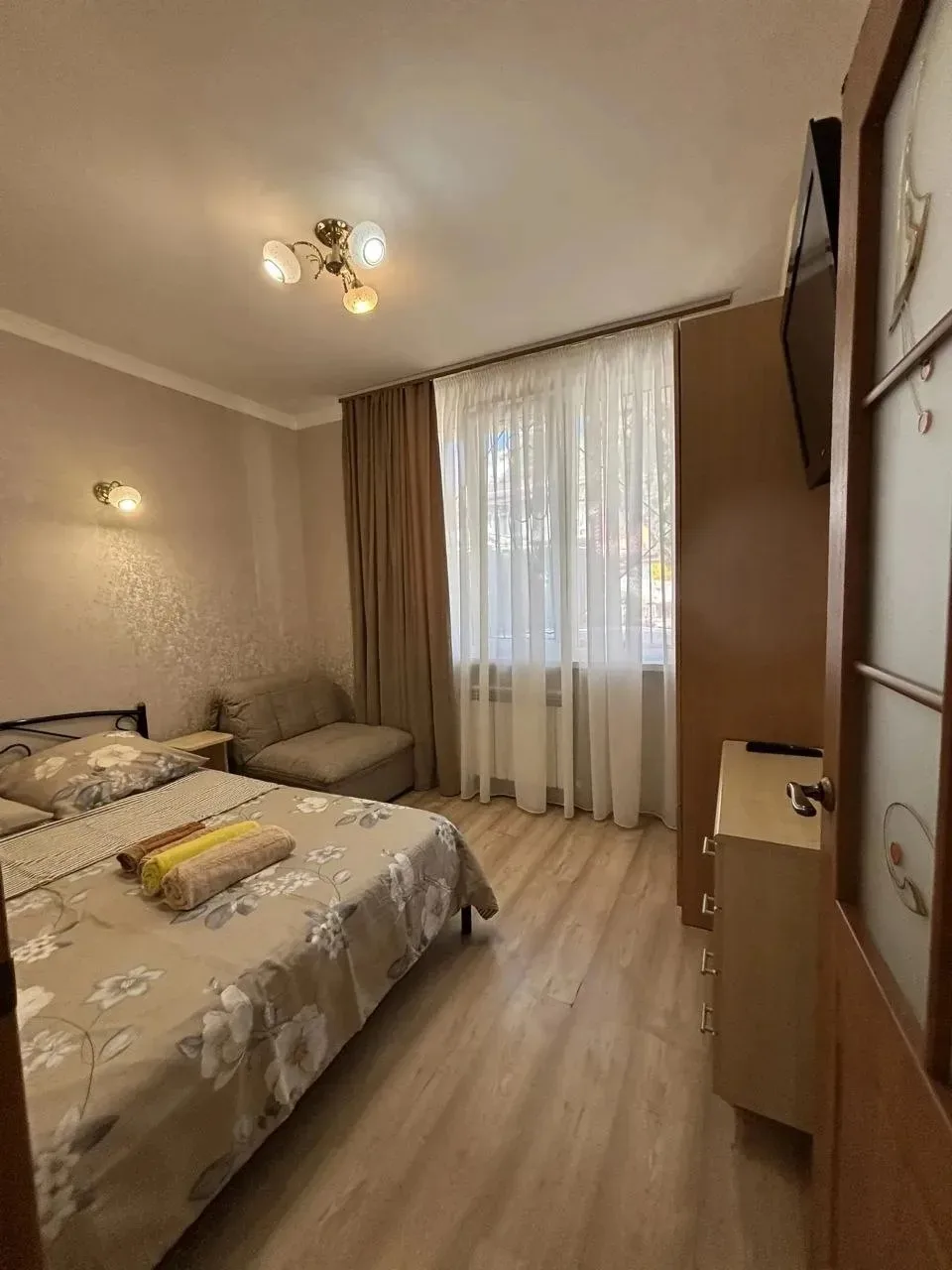 #ЯЛТА улица Заречная 10  Сдаётся однокомнатный номер двухэтажного коттеджа от хозяйки без посреднико