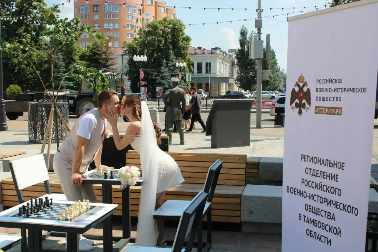 🥰🇷🇺♟️На Коммунальной в Тамбове открыли столы для игры в шахматы на свежем воздухе

Организатором 