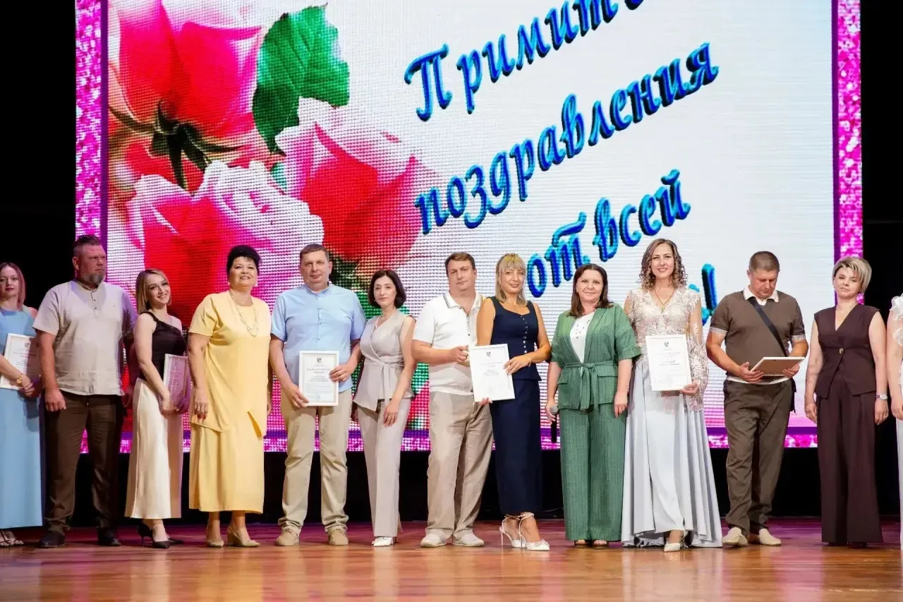 Главная опора наших выпускников: чествуем родителей на выпускном вечере! ❤️📜

11 лет школы позади..