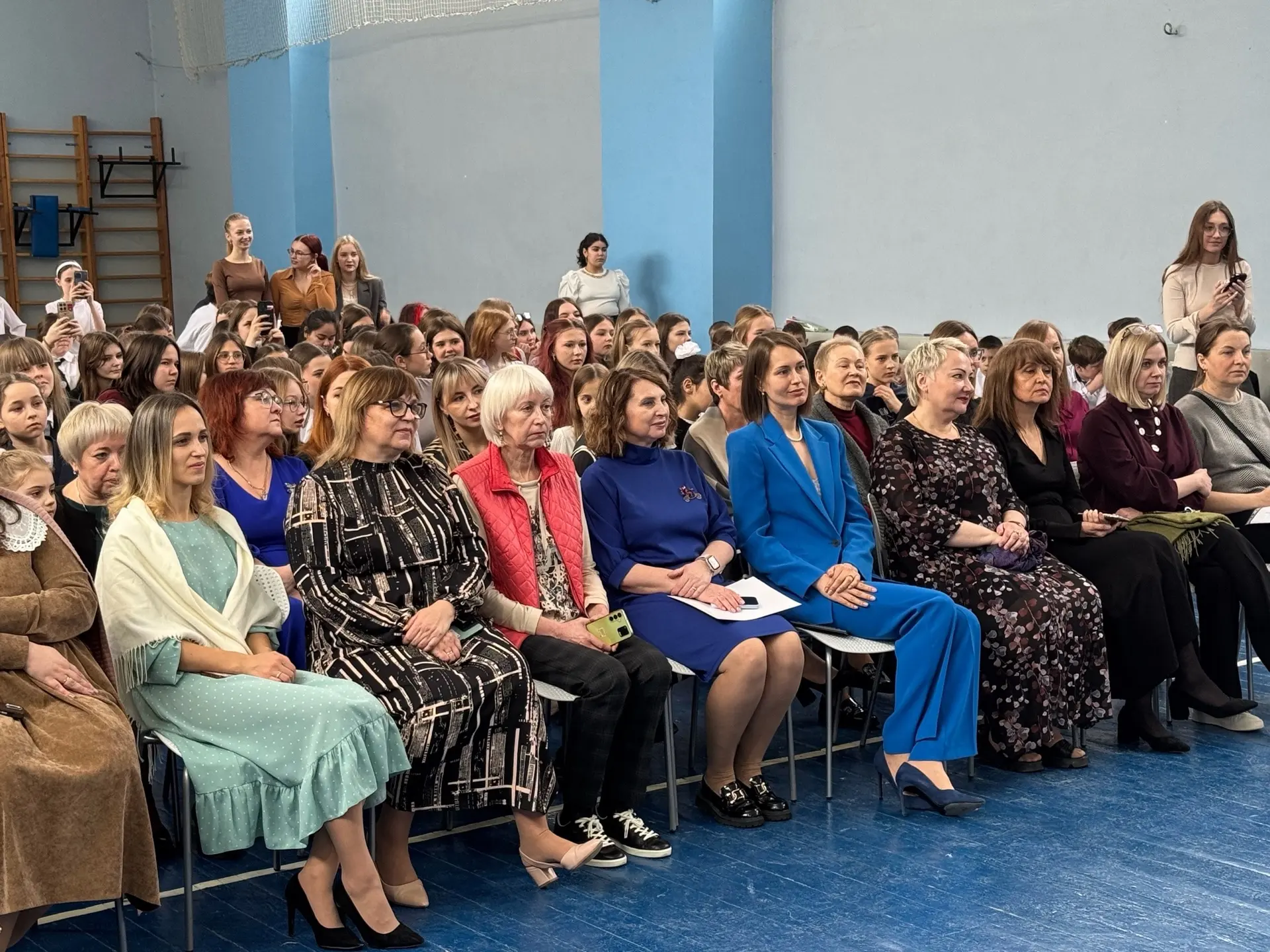 🌸 Праздничный концерт к 8 Марта в нашей школе! 🌸  Сегодня в нашей школе состоялся замечательный праз