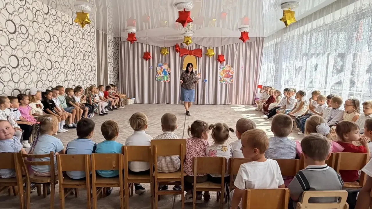Наступила осень, 1 сентября. Этот день открывает новый учебный год, а это значит, дошко...