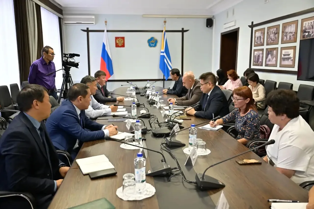 Встретился с крупными собственниками АЗС республики, чтобы обсудить стабилизацию цен на...